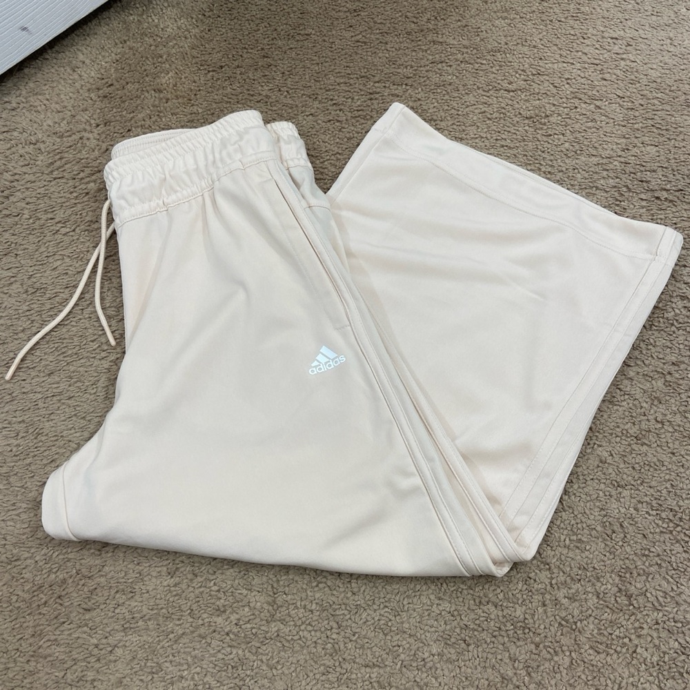 Adidas women’s cream wide leg cropped pants. Size S.